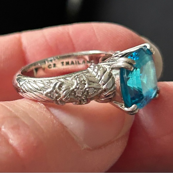 Judith Ripka Sterling silver blue topaz ring - Picture 3 of 8